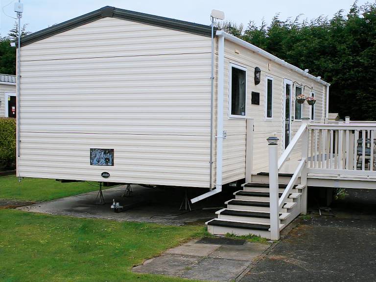 Cottage with garden & pool in Skegness