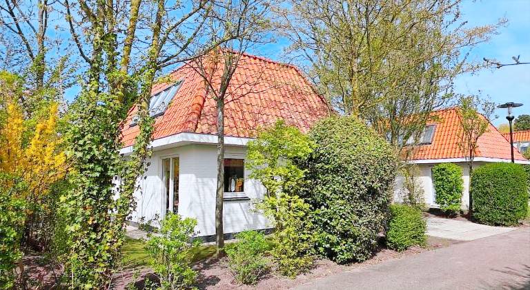 Vacation home with patio & yard in Noordwijk
