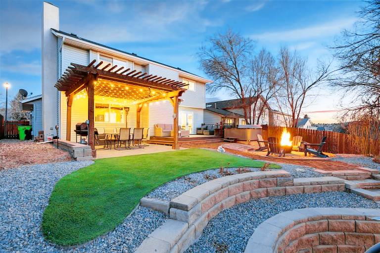 Family-oriented vacation home with patio, garden & private pool | Pets are welcome — photo 2