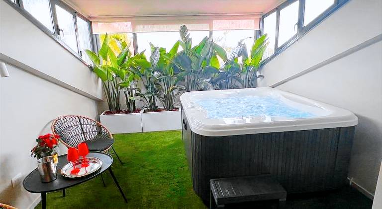 Charming apartment with patio, pool & yard | Dogs allowed — photo 2