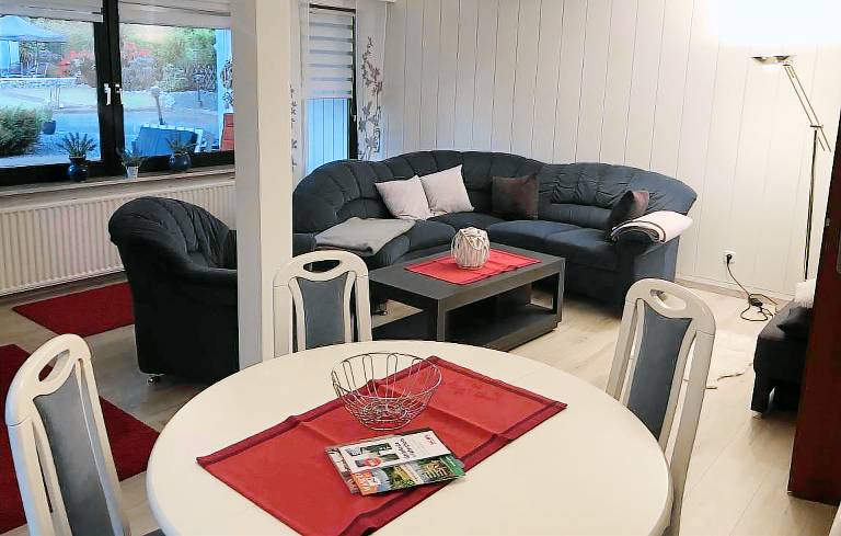 Apartment with sauna, terrace & yard — photo 2