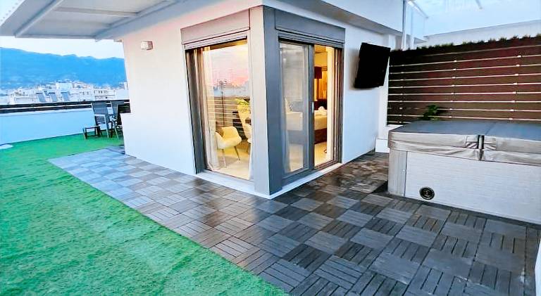 Apartment with hot tub — photo 3