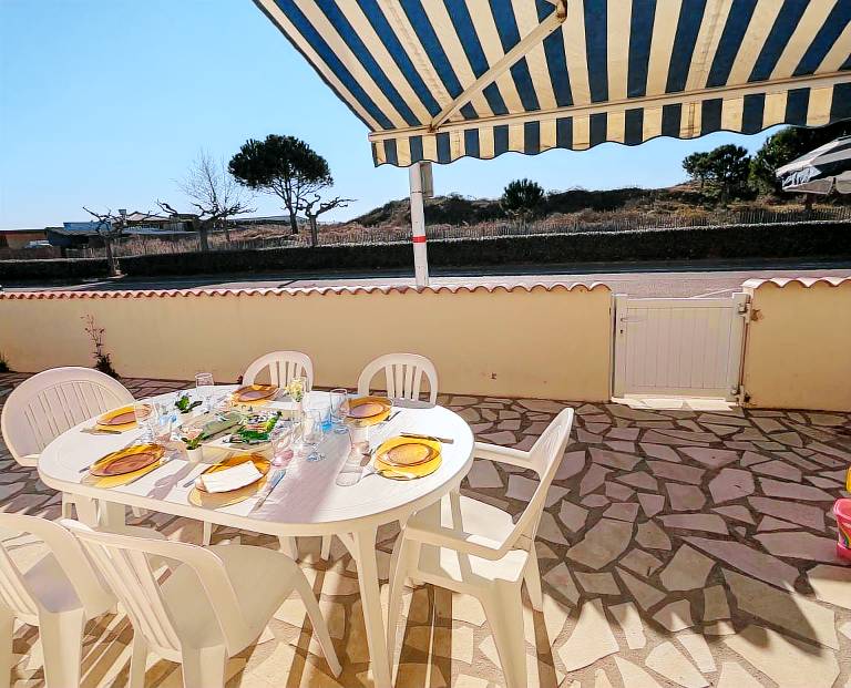 Apartment with terrace — photo 2