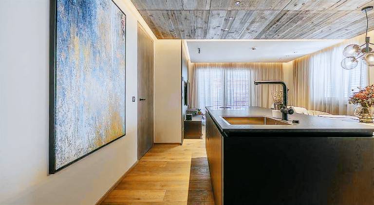 Serviced apartment with patio — photo 3