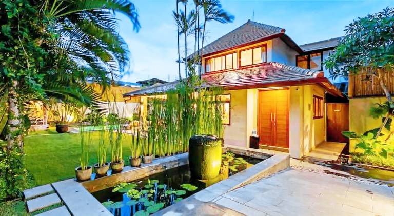 Villa with pool — photo 3