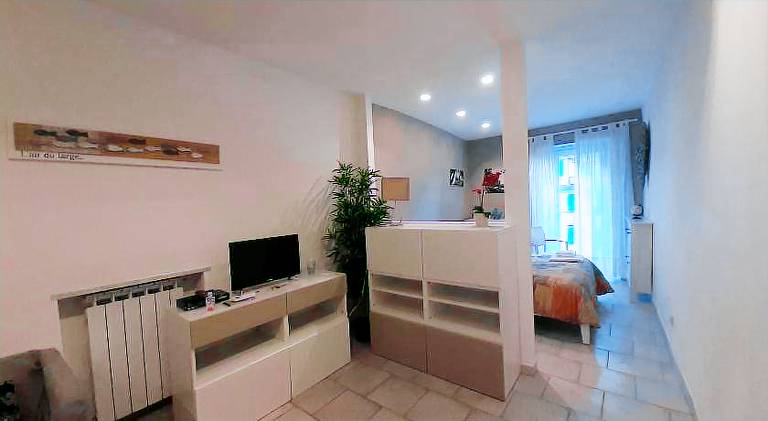 Apartment with patio — photo 2