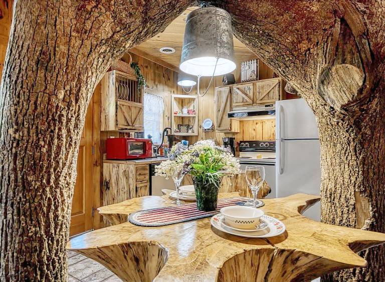 Family-oriented cabin with private pool | Pet-friendly — photo 3