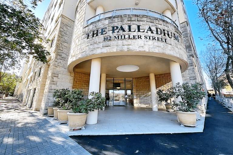 Poolside 2 Bed Haven Walk to City Centre