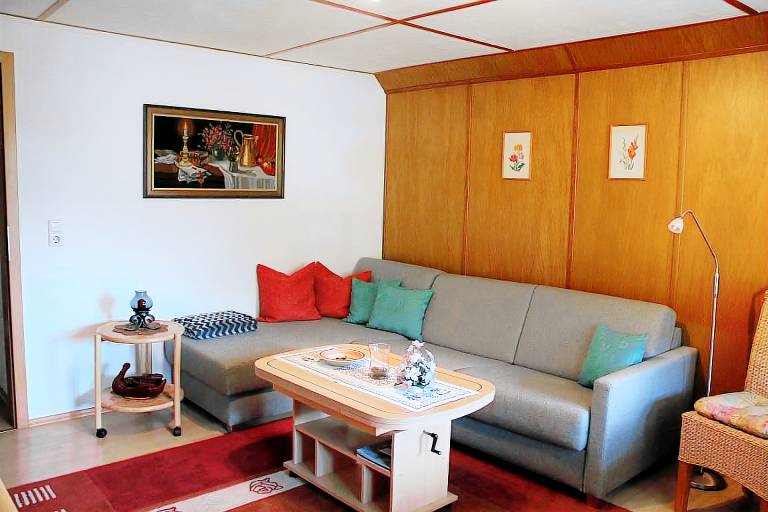 Apartment with yard & patio | City view — photo 2