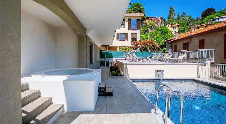 Villa with hot tub & pool — photo 2