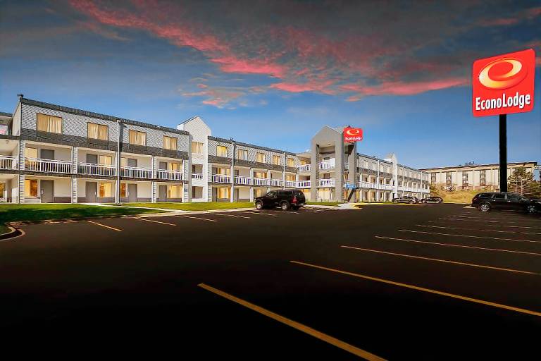 Econo Lodge Rockford Casino Area — photo 2