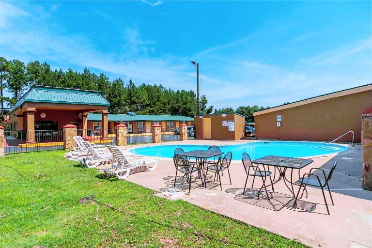 Travelodge by Wyndham Macon West in Macon, GA