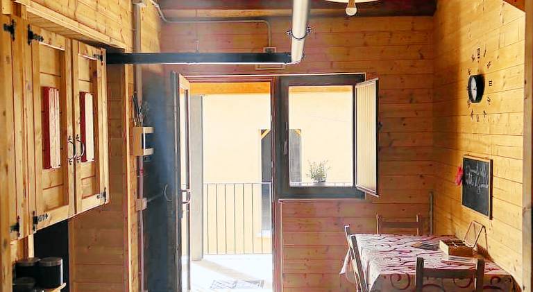 House with 1 room for 4 persons in L'Aquila