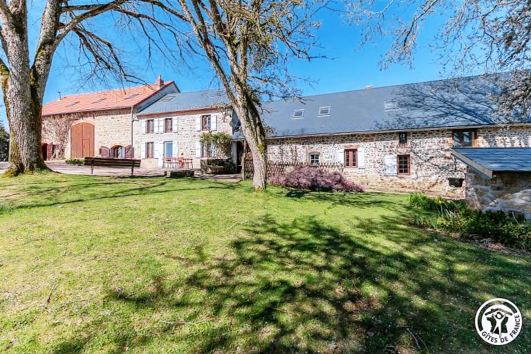 Ample cottage with grill, yard & patio | Pet-friendly — photo 3