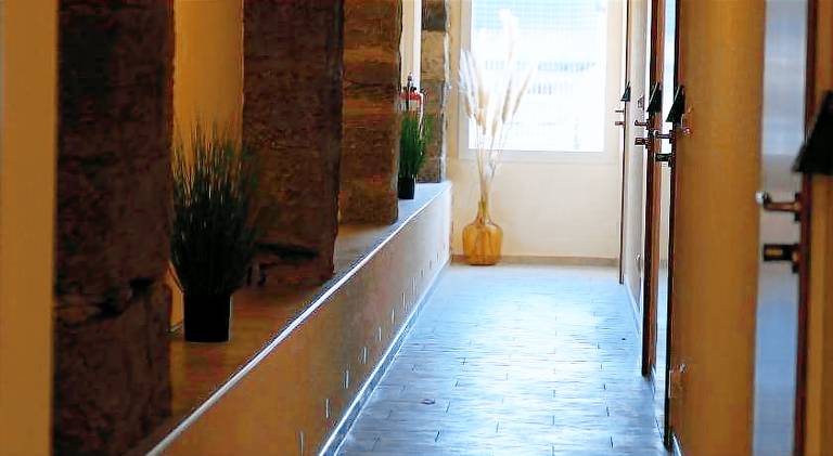 Serviced apartment with patio — photo 4