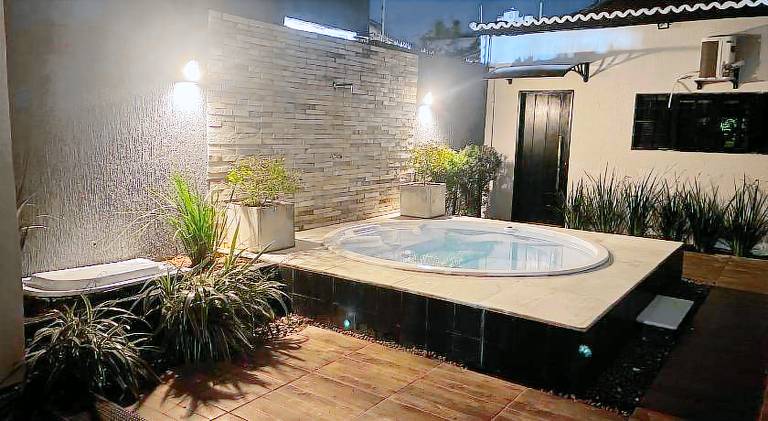 Vacation home with pool & jacuzzi in Natal
