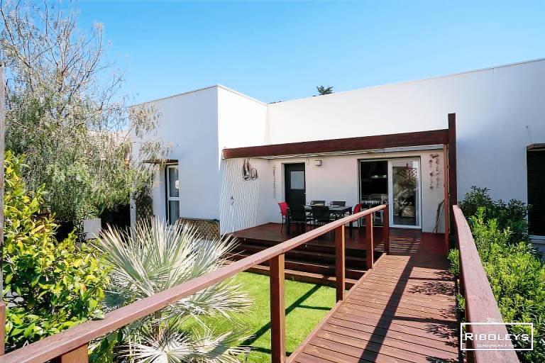Villa Vias