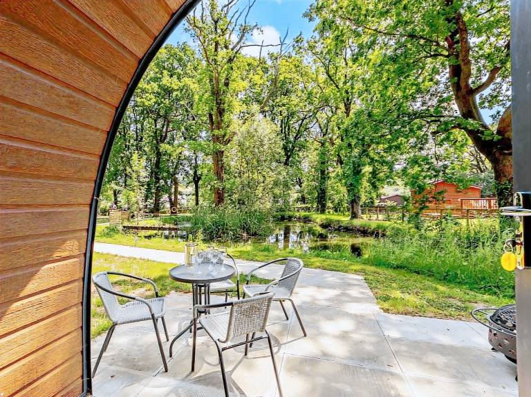 Camping suite with barbeque & hot tub | Water view — photo 2