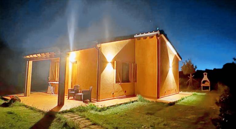House with barbeque & yard in Piombino