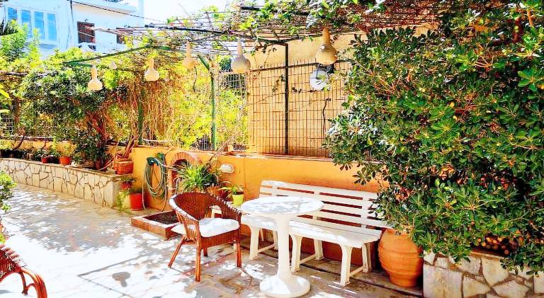 Serviced apartment with terrace & garden — photo 3