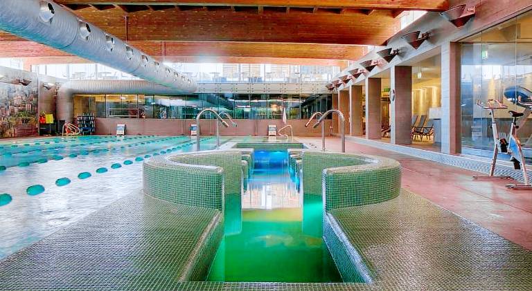 Serviced apartment with pool, hot tub & sauna | Pet-friendly — photo 3