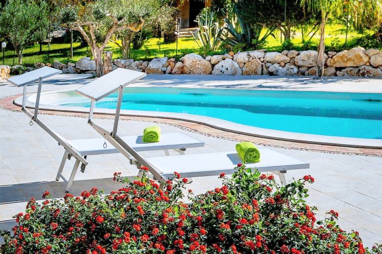 Family-friendly wonderful villa with patio, private pool & BBQ | Pets allowed — photo 2