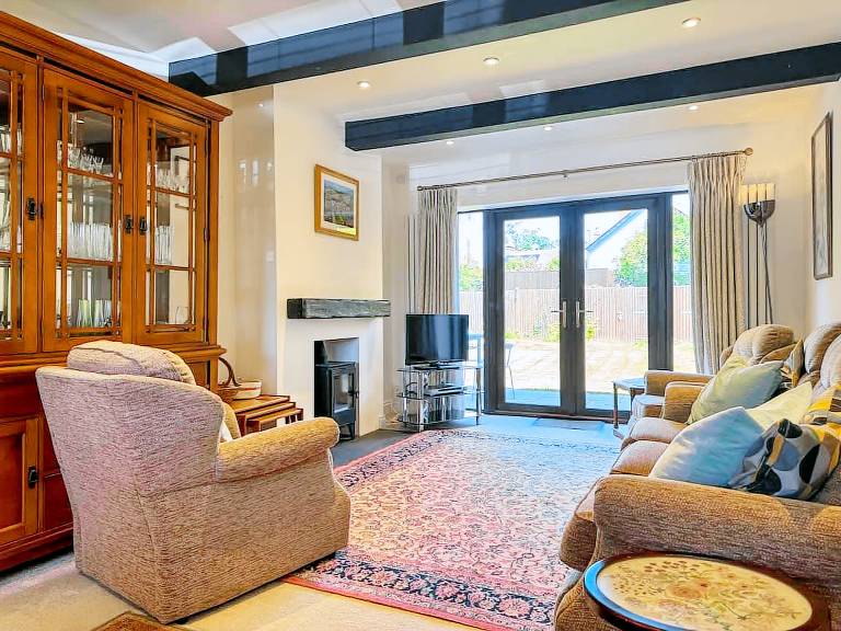 Comfy Family Home Big Garden 2 Car Driveway