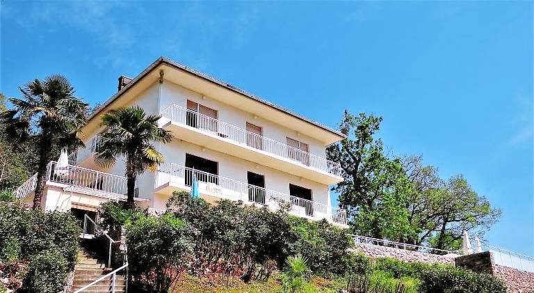 Apartment with pool, garden & patio | Good for workation | Pets allowed in Opatija