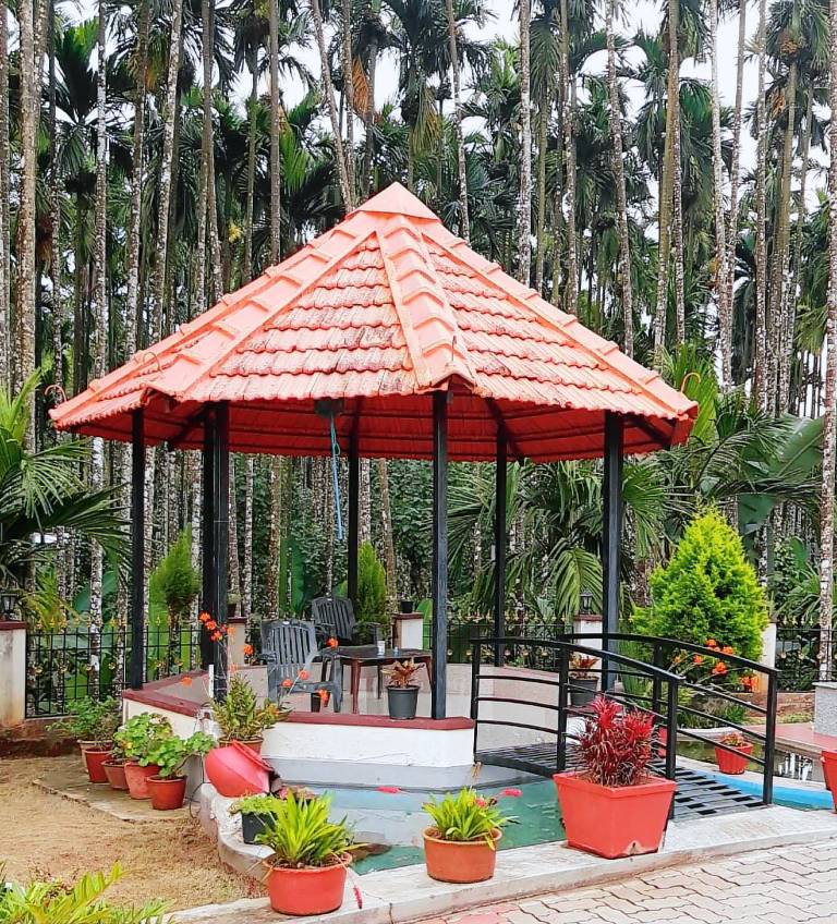 Vacation home with barbecue, garden & pool | Water view | Suitable for remote work — photo 3