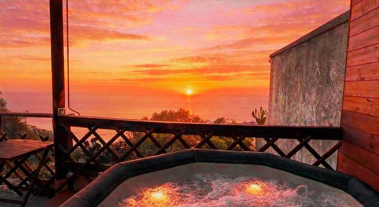 Vacation home with jacuzzi, barbeque & yard — photo 3