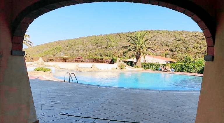House with jacuzzi & pool in Palau