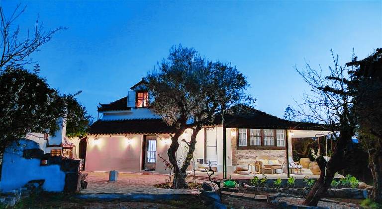 Fully equipped nice house with BBQ, yard & heated pool | Good for workation | Pets allowed in Zakynthos