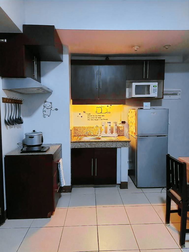 Apartment with yard & pool in Manila