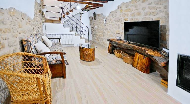 House with 2 rooms for 6 persons in Teruel