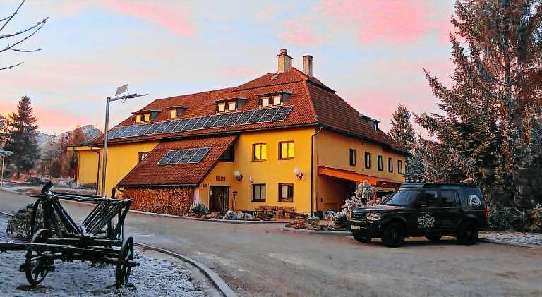 Holiday apartment with barbecue, yard & terrace in Poprad