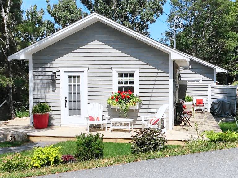 House  Mahone Bay