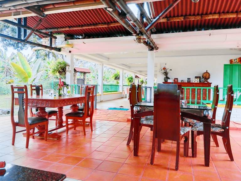 Vacation home with pool, yard & BBQ — photo 4