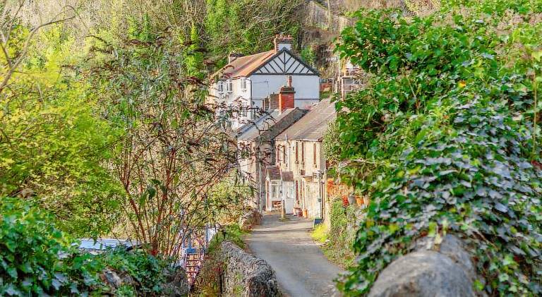House | Suitable for remote work in Matlock