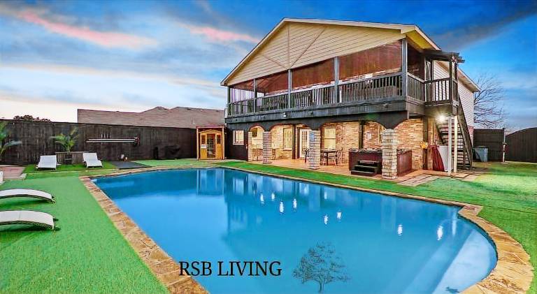 Pleasant vacation home with sauna & pool | Dogs allowed in Grand Prairie, TX