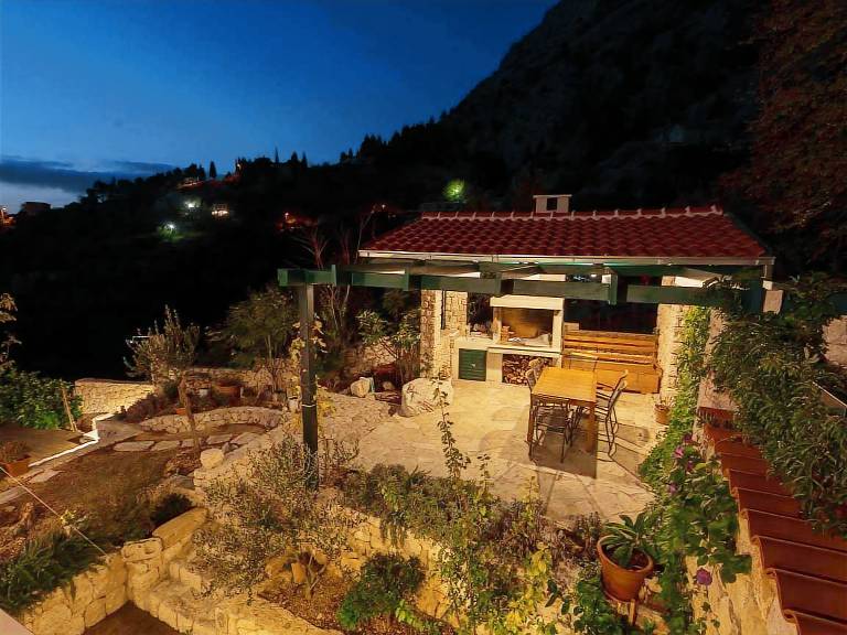 Vacation home with terrace, jacuzzi & BBQ — photo 2