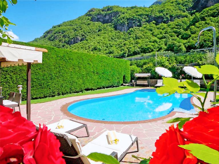 Holiday apartment with sauna, pool & hot tub | Mountain view — photo 2