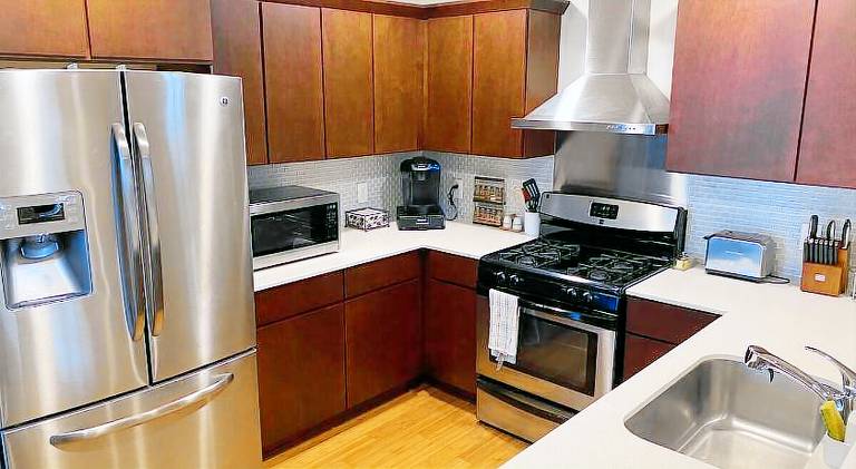 Spacious vacation home with hot tub | Dogs allowed — photo 3