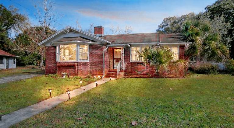 Comfy pet friendly home in Jacksonville mins to downtown’s in Jackson, FL