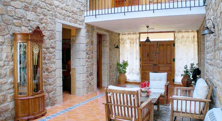 House with garden & patio — photo 3