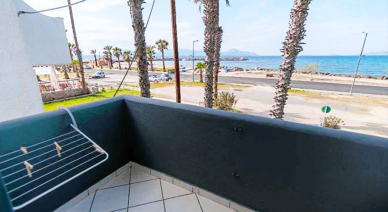 Serviced apartment with patio & yard — photo 5