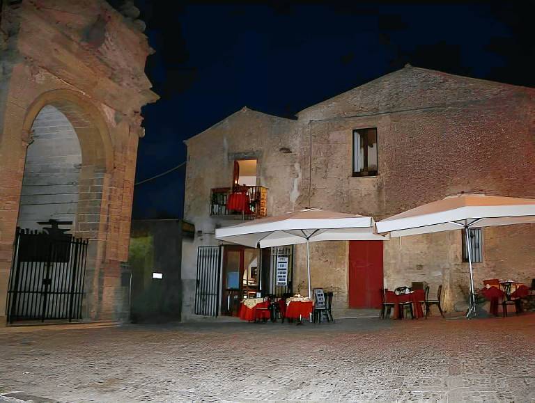 Serviced apartment with garden in Erice