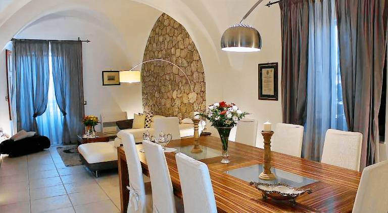 Villa with jacuzzi & pool — photo 3
