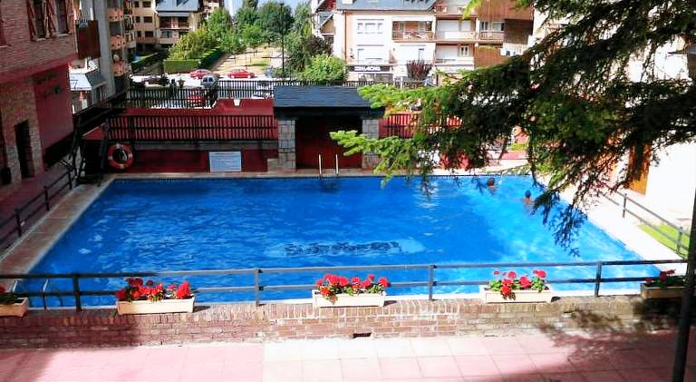 Apartment with pool | Pets allowed — photo 4