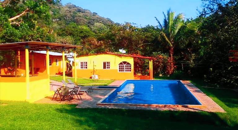 Lovely vacation home with pool, yard & terrace | Dogs allowed — photo 3