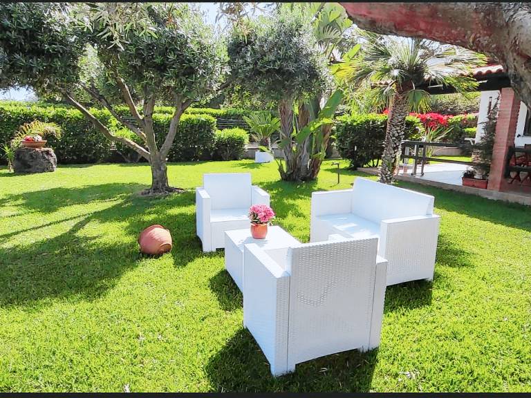 Rental apartment with BBQ, terrace & garden — photo 5